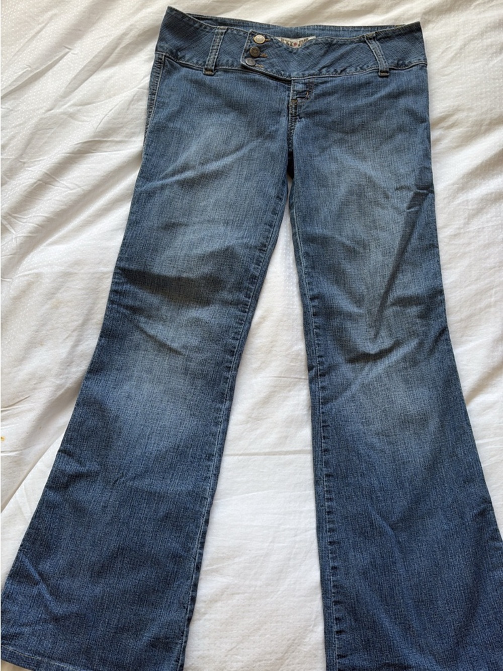 Low Rise Y2K Flared Jeans - Picture 2 of 4